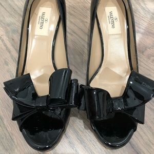 Valentino patent leather peep toe shoe with bow
